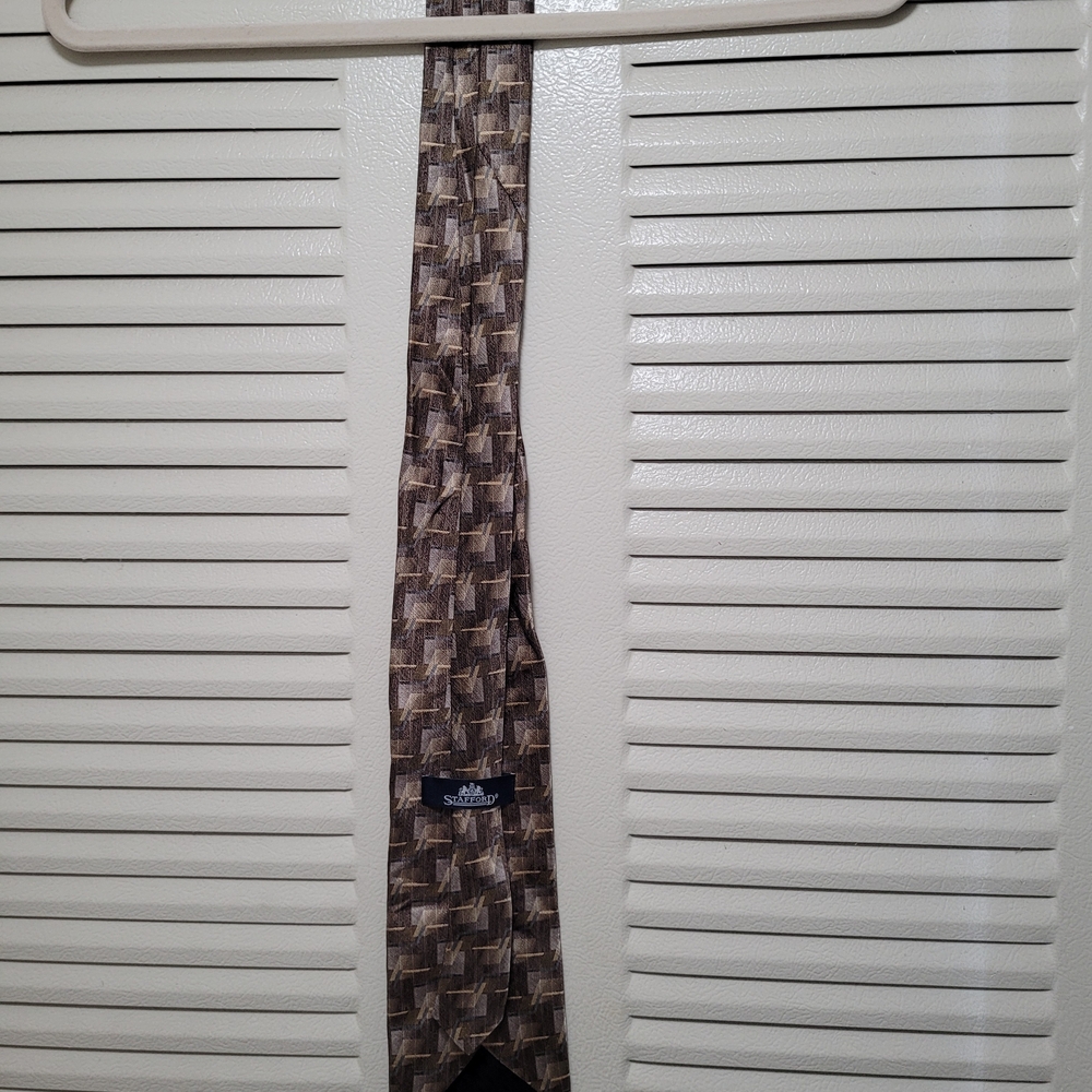 Stafford 100% Silk Tie with Geometric Pattern